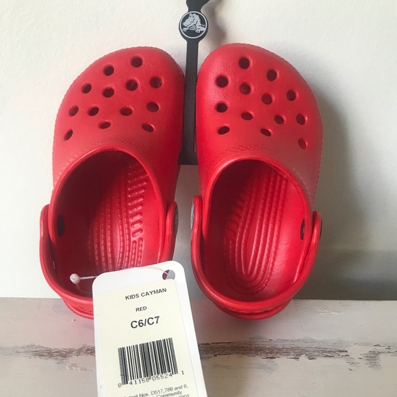 Crocs NWT Kids Cayman size 6/7 - Picture 1 of 3
